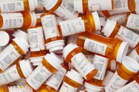 pharmaceutical tablet containers using packaging machinery