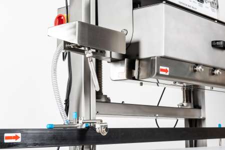 Horizontal gas flush continuous band sealer close up image
