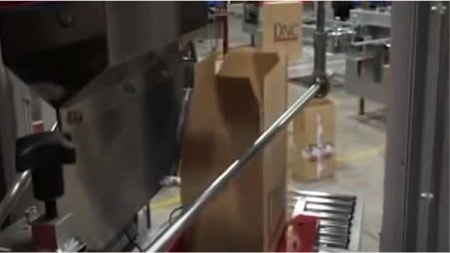 Automatic case sealer machine sealing boxes