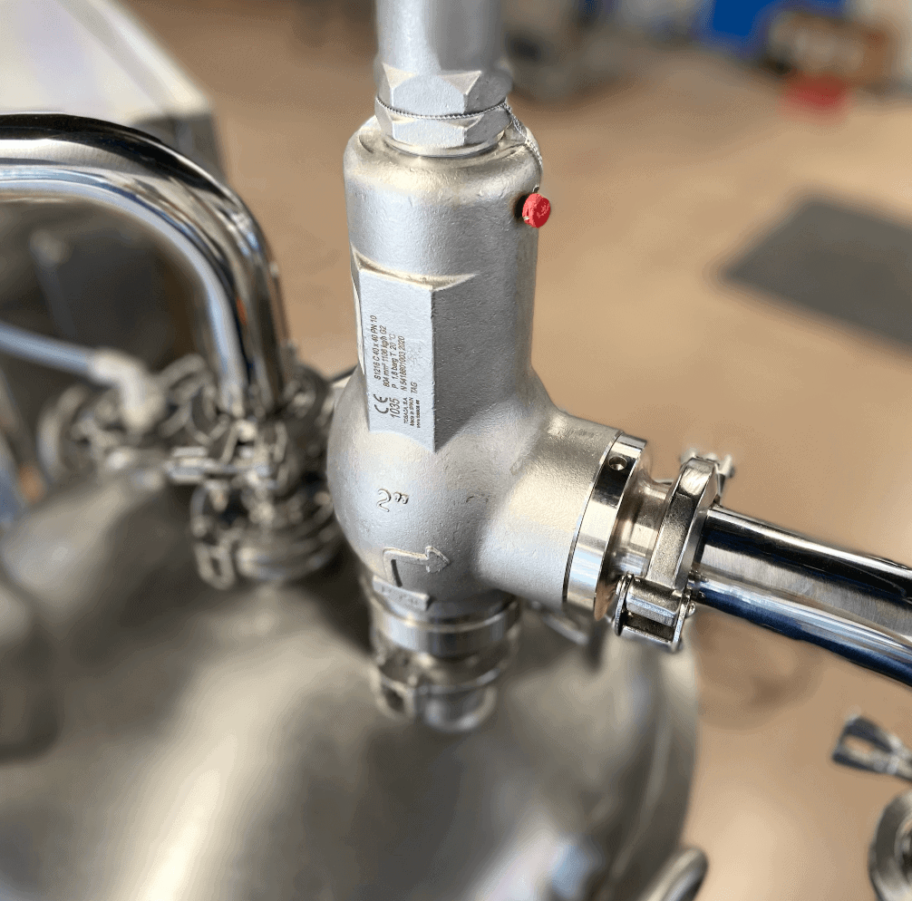 100l buffer tank close up