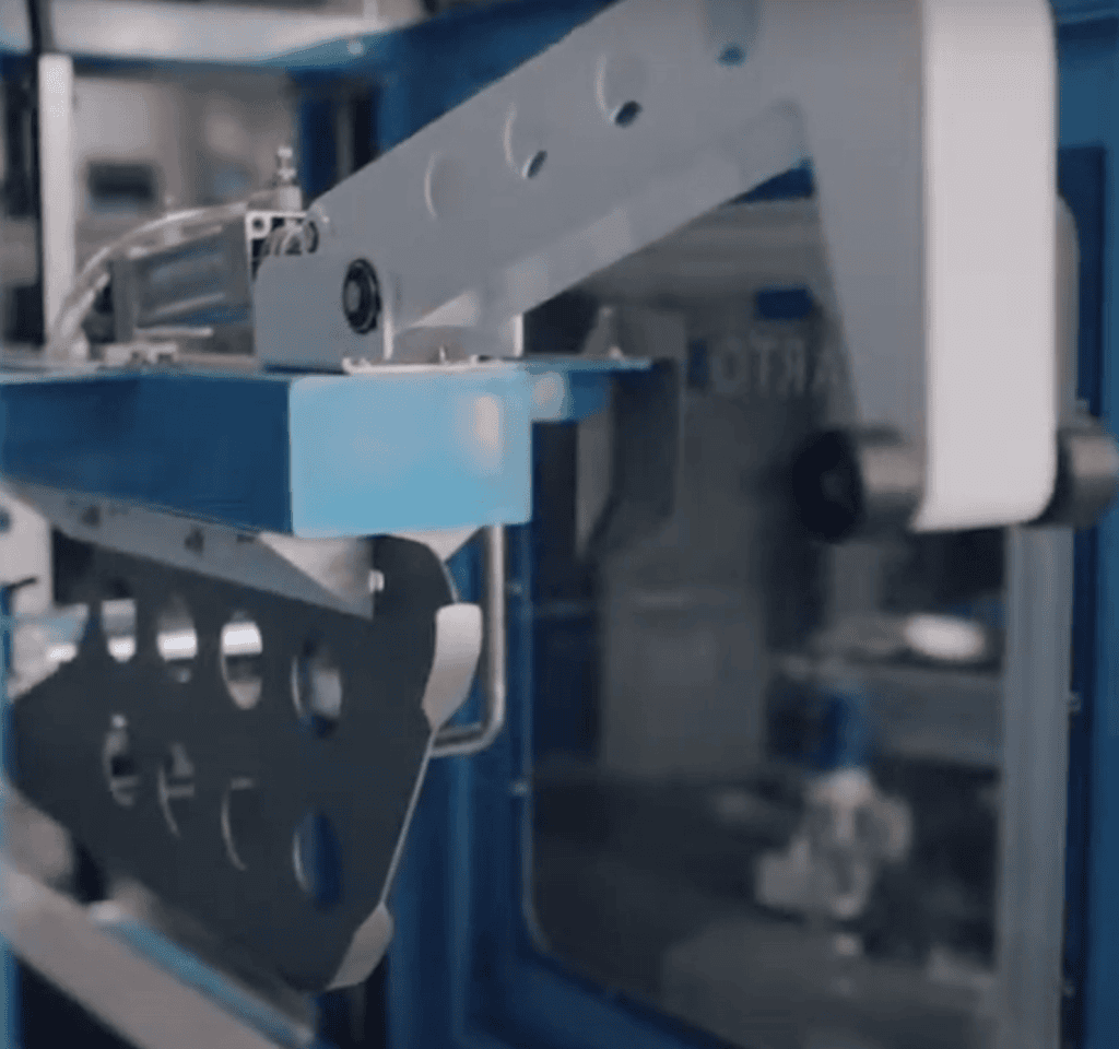 BCN packaging machine for taping boxes