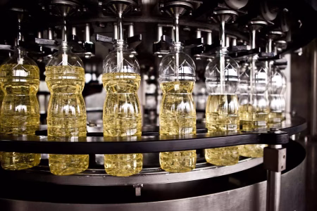 edible oil filling machine filling bottles